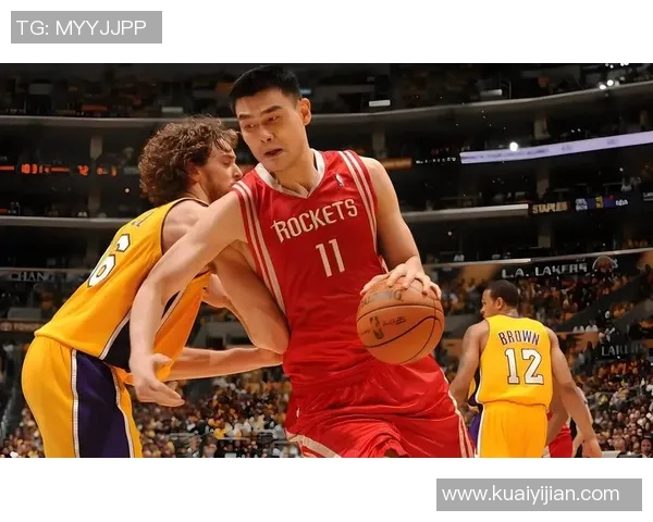 姚明的传奇之路:从篮球新星到100分的辉煌人生 姚明的传奇之路:从篮球新星到100分的辉煌人生