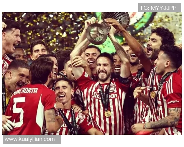 12月10日足球明星盛典即将开启球迷们不容错过的精彩时刻与传奇对决