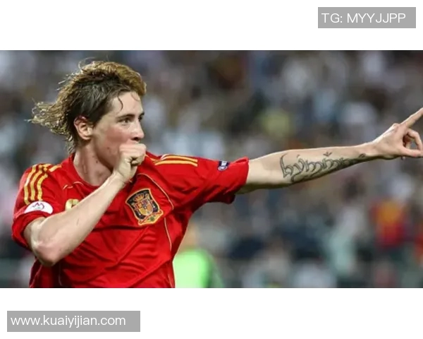 足球明星闪耀登场激情四溢球场瞬间引爆全场观众热情 足球明星闪耀登场激情四溢球场瞬间引爆全场观众热情